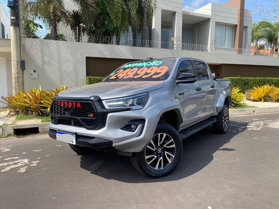 TOYOTA HILUX 2.8 D-4D TURBO DIESEL CD SRX 4X4 AUTOMÁTICO